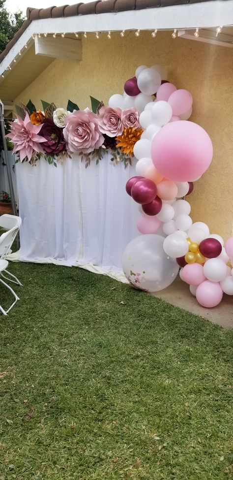 Paper Flower Party Decor, Rose Flower Birthday Theme, Paper Flower And Balloon Arch, Balloon Garland With Paper Flowers, Big Paper Flowers Diy Backdrops, Ballon And Flower Backdrop, Balloon And Paper Flower Backdrop, Balloon Arch With Flowers Backdrop, Balloon Arch With Paper Flowers