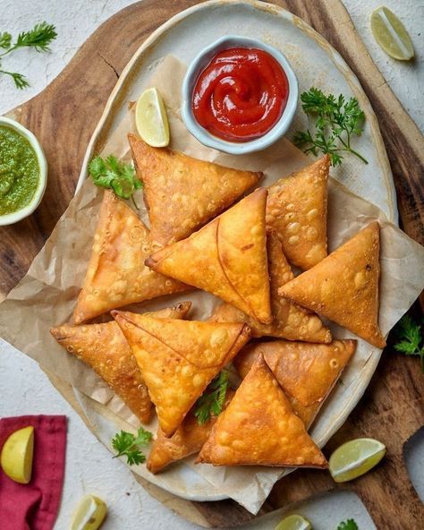 Keema Samosa, Food Journaling, Delicious Food Image, Samosa Recipe, Food Lab, Samosa, African Food, Filling Recipes, Yummy Yummy