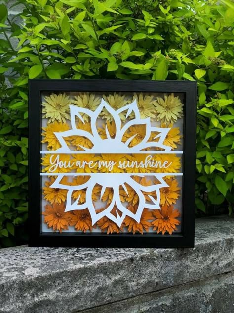 Paper Crafts Cricut Projects, Sunflower Shadow Box Ideas, Spring Shadow Box Ideas, Cricut Shadow Box Ideas, Cricut Shadow Boxes, Shadow Box Crafts, Cricut Shadow Box, Cricut Paper Projects, Cricut Flower