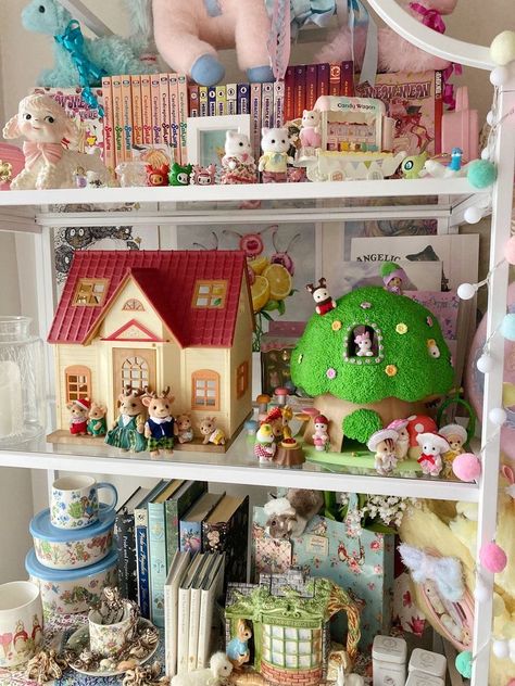 Yellow Kitchen Cabinets, Calico Critters Families, Deco Studio, Cute Room Ideas, Yellow Kitchen, Pretty Room, Dreamy Room, Dream Room Inspiration, Sylvanian Families