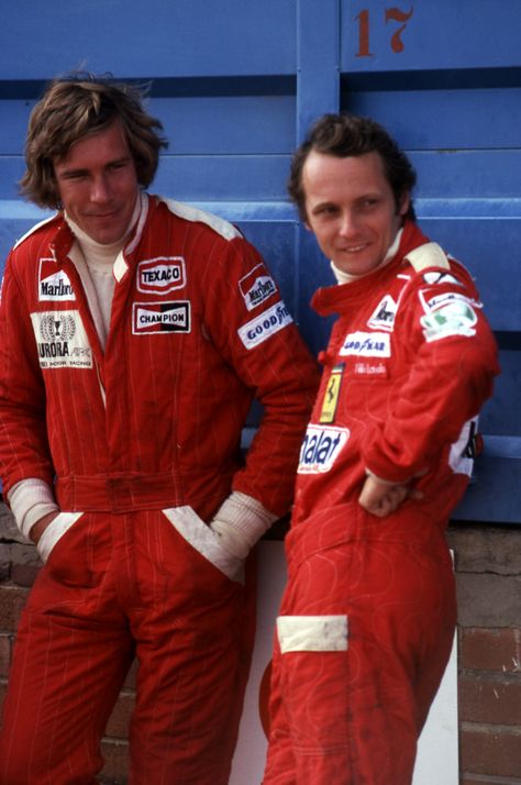 James Hunt & Niki Lauda 1970s Formula 1, Nikki Lauda, Motorsport Fashion, Bugatti Royale, Aryton Senna, Niki Lauda, James Hunt, Mick Schumacher, Sport Automobile