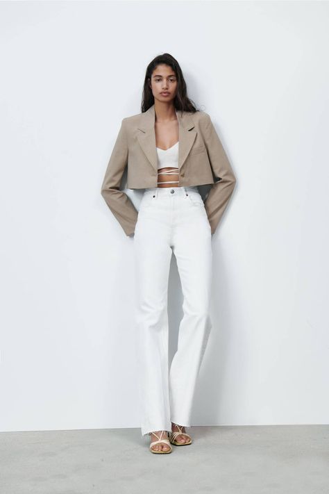 Short Blazer Outfits, Crop Blazer Outfit, Blazer Zara, Blazer Outfits Casual, Blazer Outfit, Crop Blazer, Celebrity Street Style, Cropped Blazer, Blazer And Shorts