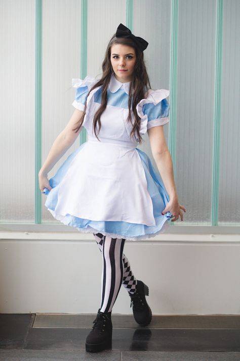 http://facebook.com/kerriqueen | Alice in Wonderland Brunette Cosplay | NekoCon 18 | NekoCon 2015 Brunette Alice In Wonderland, Brunette Cosplay, Alice Costume, Alice In Wonderland Costume, Wonderland Costumes, Halloween Costumes Makeup, Amazing Cosplay, Cosplay Outfits, Girl Costumes