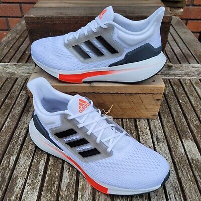 Man Running, Mens Casual, Shoes Trainers, Running Shoes For Men, Mens Casual Shoes, Adidas Sneakers, Men's Fashion, Casual Shoes, Running Shoes