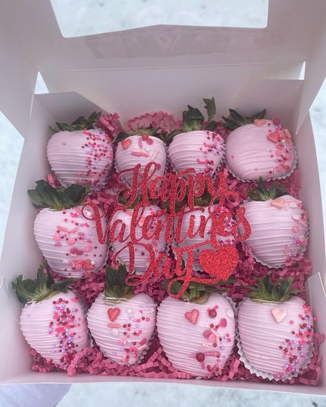 Valentine’s Day berries Valentine’s Day Strawberry Ideas, Valentine Strawberry Boxes, Valentine Day Strawberries, Valentine’s Day Strawberry Boxes, Strawberry Valentines Ideas, Valentine’s Day Treats To Sell, Valentines Berries, Valentines Day Strawberries Boxes, Valentine’s Day Deserts