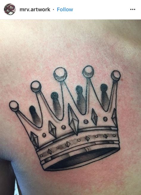 Crown Tattoo Men, King Crown Tattoo, Crown Tattoos For Women, Small Crown Tattoo, Satanic Tattoos, Health Tattoo, Crown Tattoo Design, King Tattoos, Tattoo Hand