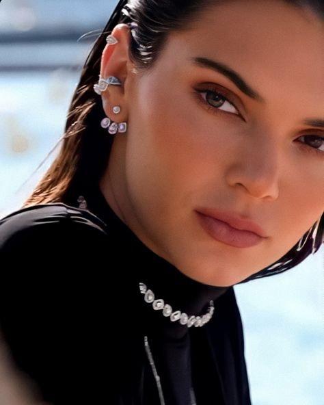 Kendall Jenner, jewelry, beach Kendall Jenner Messika Jewelry, Kendall Jenner Jewelry, Kendall Jenner Nails, Messika Jewelry, Nail Accessories, Jewelry Inspo, Kendall Jenner, Coffin Nails, Christmas Nails