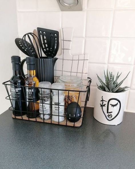 Utensils Organization Ideas, Kitchen Countertop Decor, House Organisation, Countertop Decor, Kitchen Organisation, Kitchen Counter Decor, Counter Decor, Utensil Organization, Home Organisation