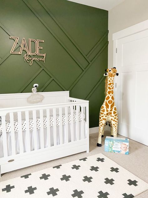 Jungle Nursery Boy, Green Nursery Boy, Green Boys Room, Safari Nursery Boy, Jungle Theme Nursery, Nursery Decor Inspiration, Baby Nursery Inspiration, Smart Baby, Safari Theme Nursery