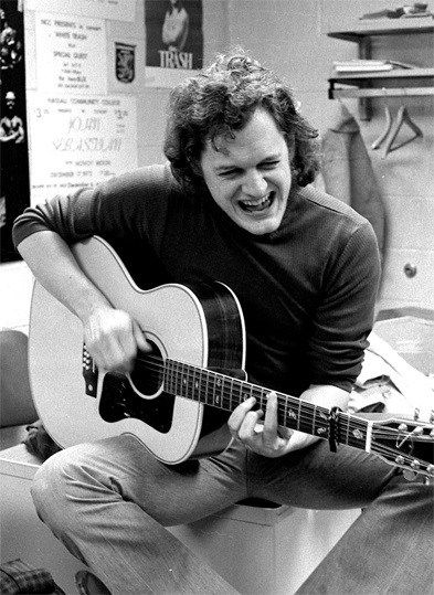 10 Best Harry Chapin Songs! #rocksoffmag #harrychapin #musicplaylist #rockmusic #rockandroll #70s #70smusic #music #1970s Harry Chapin, Songs List, Old Records, Van Morrison, Johnny Carson, 70s Music, Disc Jockey, Song List, Music Business