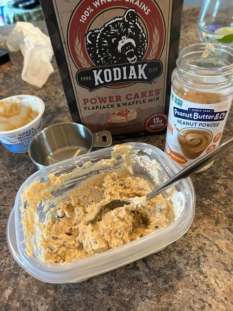 Greek Yogurt Cookies, Kodiak Cakes Recipe, Peanut Butter Protein Cookies, Healthy Protein Snacks, Protein Treats, Weight Watchers Recipes, Protein Powder Recipes, Protein Desserts, Peanut Butter Protein