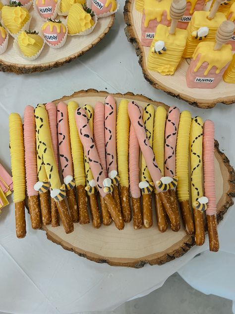 Girl baby shower treats. Winnie the Pooh desserts. Winnie the Pooh theme baby shower. Winnnie the Pooh baby shower pretzel rods. #winniethepooh #babyshower #babygirl #babyshowerthemes #winniepooh #winniethepoohcake #babyshowerdessert Winnie The Pooh Themes Food, Baby Shower Themes Girl Winnie The Pooh, Winnie The Pooh Sweet Table, Pooh Themed Food, Winnie The Pooh Baby Shower Treats, Winnie The Pooh Desserts, Winnie The Pooh Themed Food, Winnie The Pooh Cupcakes, Shower Foods