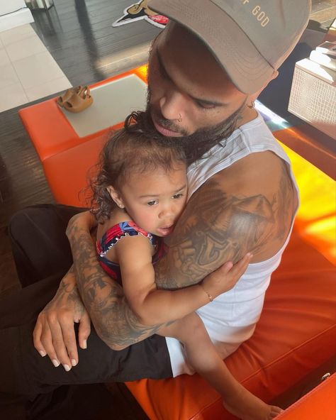 Chris Brown Kids, Chris Brown Daughter, Chris Brown Funny, Chris Brown Photoshoot, Chris Brown Wallpaper, Chris Brown X, Chris Brown Pictures, Delta Chi, Breezy Chris Brown