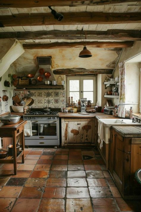 Old Timey Kitchen, Luxurious Farmhouse, Farmhouse Design Ideas, Magical Cottage, Country House Kitchen, Rustic Kitchens, Cotswold Cottage, Elegant Farmhouse, Rock House