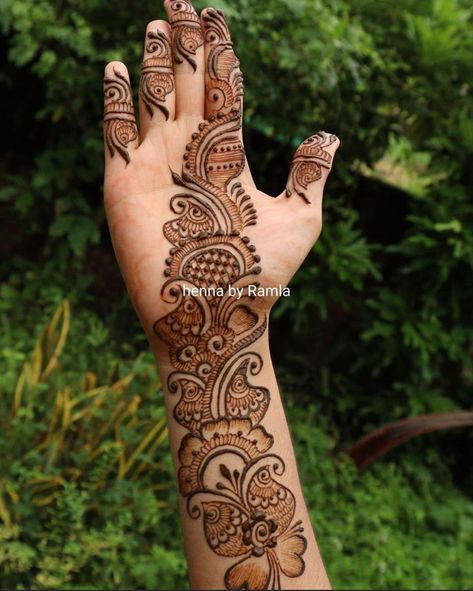 Mehandi Designs Simple Back Hand, Easy Mahendi Design Simple, Mahendi Design Simple, Mehandi Designs Simple, Round Mehndi Design, Arabic Mehendi, Latest Arabic Mehndi Designs, Simple Mehendi, Front Mehndi Design