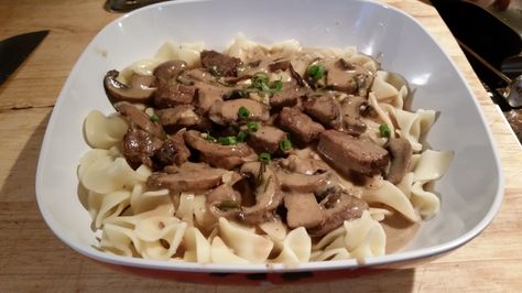 Like red meat? Only the two of you? Try these three recipes all from a single London broil steak! Leftover London Broil Recipes, Leftover London Broil, Steak Stroganoff, Beef And Mushrooms, Broiled Steak, London Broil Recipes, Beef Stroganoff Easy, London Broil, Potted Beef