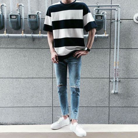 Oversized Tee #mensfashion White Tees Outfit, Oversized Tshirt Outfit, Korean Men Fashion, Korean Mens Fashion, Oversized Fashion, Mens Trendy Outfits, Mens Fashion Classy, Korean Fashion Trends, Men Fashion Casual Outfits