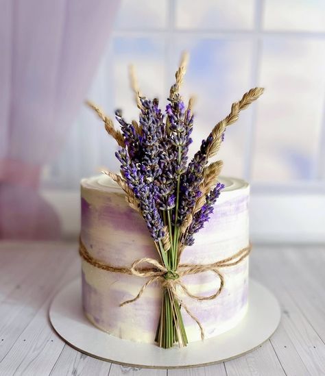 Lavender Cake Decoration, Wedding Cake Nature, Lavender Cake, Beauty Cakes, Fondant Cake Toppers, Simple Wedding Cake, Pretty Birthday Cakes, Chocolate Decorations, Lemon Lavender