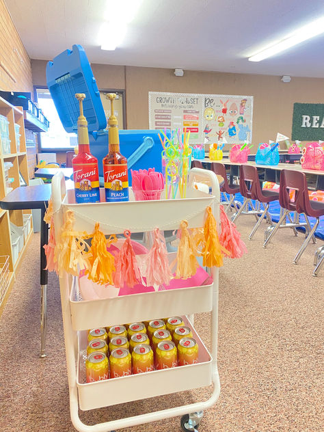 Classroom Pool Party Ideas, Classroom Beach Day, Teacher Vision Board, Pool Party Snacks, Pool Party Ideas, Teachers Classroom, Final Countdown, End Of Year Activities, Elementary Classroom Decor