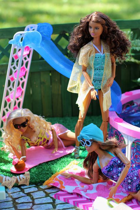 Pool Party Fits, Barbie Pool, Barbie Pool Party, Barbie Camper, Camping Girl, Ballet Doll, 90s Fashion Outfits Hip Hop Party, Pool Party Outfits, Barbies Pics