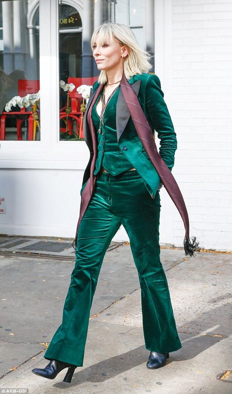 Velvet Cate Blanchett Green Suit, Velour Suits Women, Emerald Green Womens Suit, Female Three Piece Suit, Emerald Suit Women, Womens Three Piece Suit, Emerald Green Suit For Women, Cool Suits Women, Green Suit For Women