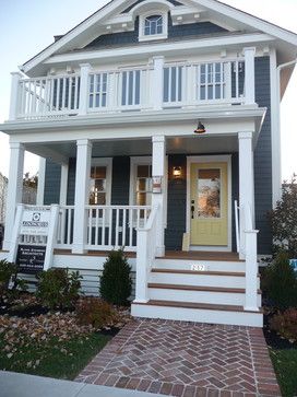 Cottage Style Beach House, Beach Cottage Design, Beach Cottage Exterior, Blue Siding, Yellow Front Doors, Painting House, Yellow Door, Beach House Exterior, Exterior Design Ideas