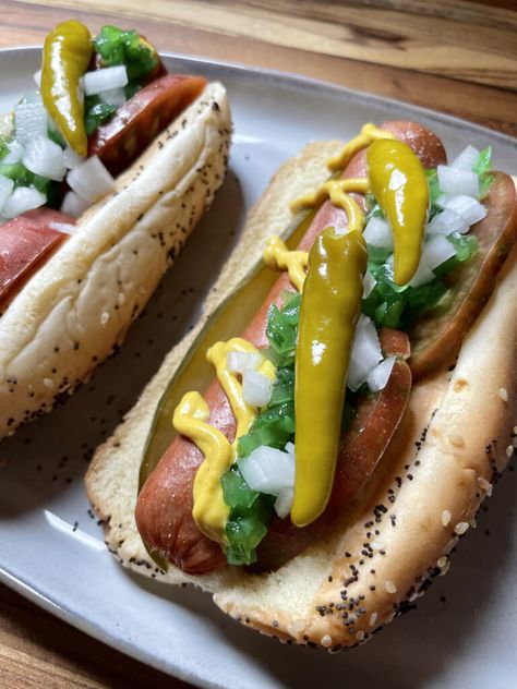 Chicago Dog Recipe, Sport Peppers, Bad Burger, Chicago Style Hot Dog, Chicago Hot Dog, Relish Recipe, Celery Salt, Types Of Sandwiches, Chicago Dog