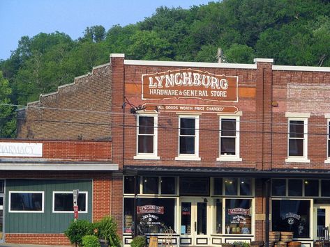 Why Everyone Should Visit Lynchburg Tennessee Old General Stores, Visit Tennessee, Cost To Build, Summer Road Trip, General Store, Vacation Spots, Small Towns, Day Trip, Places To See