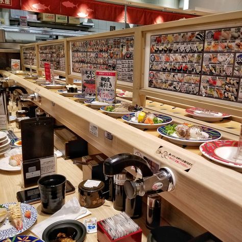 Daiki Suisan Sushi-Go-Round Ga Doo Ri's Sushi Restaurant, Sushi Go, Fancy Sushi Restaurant, Conveyor Belt Sushi Japan, Sushi In Japan, Japan Sushi Restaurant Aesthetic, Conveyor Belt, The Restaurant, Night In