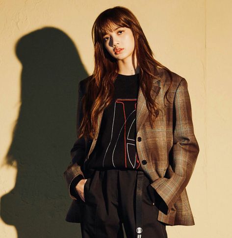 BLACKPINK Fans Are Calling Lisa Their "Oppa", Here's How She Got Her Unusual Nickname - Koreaboo Lalisa Manoban Boyish Style, Boyish Outfits, Boyish Style, Lisa Manoban, Anak Manja, Blackpink Wallpaper, Lisa Bp, Style Box, Lisa Blackpink Wallpaper