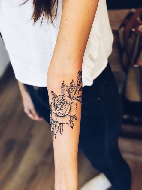 See more ideas about art tattoo, body art.. Here, we list down 10 of the cutest minimalist designs we spotted on instagram for your inspo.. Sunflower tattoo on the inner arm.. Don’t worry, we’ve got you covered!You can look new details of Arm Tattoo Inspo by click this link : view details A Rose Tattoo, Tattoo Side, Medusa Tattoo Design, Side Tattoos, Trendy Tattoos, Skin Art, Forearm Tattoos, Forearm Tattoo, Piercing Tattoo