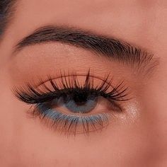 Eye Makeup Ideas Natural Blue Eyes, Cute Simple Blue Eye Makeup, Simple Colorful Eye Makeup For Blue Eyes, Light Blue Under Eye Makeup, Cute Blue Makeup Looks Simple, Light Blue Eyeshadow Simple, Simple Light Blue Makeup, Blue Eyeshadow Under Eye, Blue Subtle Makeup