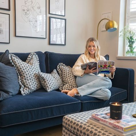 Blue Velvet Sofa With Cushions, Velvet Sofa Navy, Blue Velvet Pillows On Couch, Velvet Navy Sofa, Blue Velvet Sofa Styling, Lounge With Blue Sofa, Navy Blue Couch Aesthetic, Living Room Designs Navy Couch, Navy Couch Styling