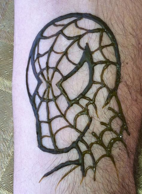 Super Hero Henna at the Comic Con by Starlit Skies. Spider Man Henna Tattoo, Henna For Guys, Male Henna Designs, Henna Designs Kids, Henna For Boys, Henna Animals, Practice Henna, Men Henna Tattoo, Disney Henna