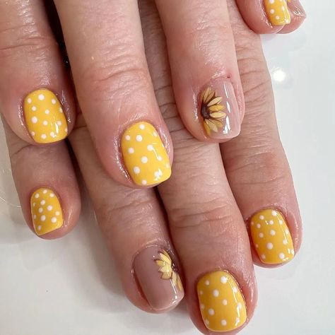 Mini Mickey Mouse, Moms Nails, Fingernail Ideas, Sunflower Nail, Sun Nails, Sunflower Nail Art, August Nails, Summer Sunflower, Nail Board