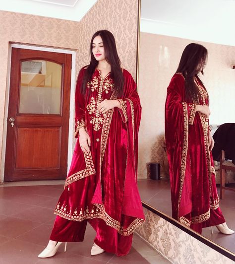 Aditi Budhathoki looks absolutely gorgeous💕💕💕 Velvet Dresses For Wedding, Latest Velvet Dresses, Velvet Pakistani Dress, Aditi Budhathoki, Velvet Dresses Outfit, Pakistani Dresses Party, Velvet Suit Design, For Wedding Dresses, Velvet Dress Designs