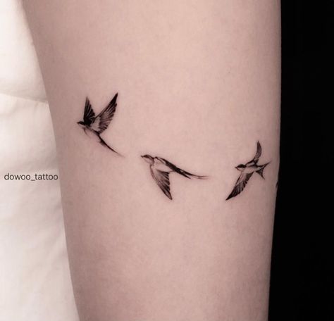 Flying Bird Tattoo, Flying Tattoo, Small Tattoo Ideas, Bird Wings, Hip Tattoo, Birds Tattoo, Small Tattoo, Birds Flying, Moon Tattoo