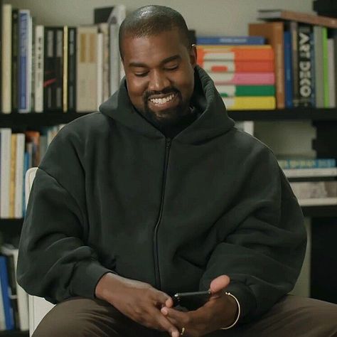 Kanye Smiling, Kanye West Mood, Kaney West, Funny Kanye West, Kanye West Meme, Kanye Memes, Funny Kanye, Kanye West Funny, Kanye West Wallpaper