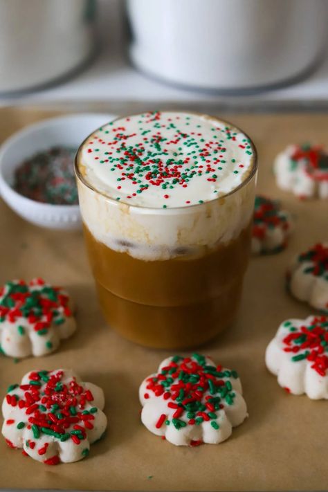 Starbucks Sugar Cookie Latte Copycat | Moribyan Holiday Latte Recipe, Starbucks Sugar Cookie Recipe, Sugar Cookie Latte Recipe, Starbucks Sugar Cookie Latte, Mocha Sauce Recipe, Starbucks Sugar Cookie, Sugar Cookie Latte, Sugar Aesthetic, Mocha Latte Recipe