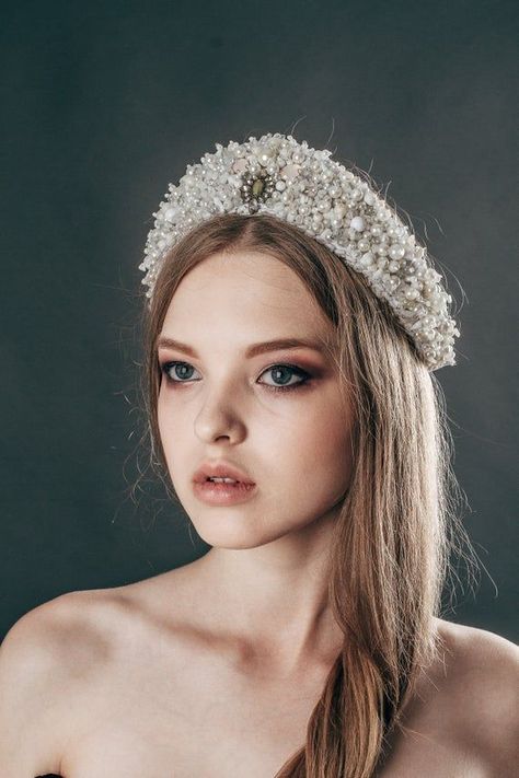 Enchanted Evening 'Dos: Fairy Tale Party Hairstyle Ideas for Magical Moments Haute Couture Hair, Space Mask, Party Hairstyle, Russian Wedding, Character Face, Russian Style, Bride Accessories, Russian Fashion, Wedding Headpiece