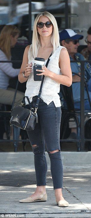 She's ripped: The 28-year-old dancer-actress looked fit and fabulous in ripped jeans with a loose knit top Julianne Hough Outfits, Julianna Hough, Julianne Hough Hair, Julianne Hough Style, Loose Knit Top, Fit And Fabulous, Clothes Board, Fashionably Late, Hair 2018