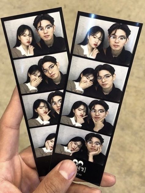 Ulzzang Couple Date, Photobooth Ideas Poses, Photobox Couple, Photobooth Ideas Poses Couple, Photo Booth Poses Couple, Photobox Ideas Pose Couple, Photobox Pose, Photobooth Ideas, Mode Ulzzang