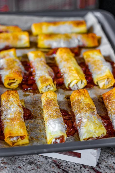 Peach Cobbler Egg Rolls - Home Chef World Peach Cobbler Egg Rolls, Easy Hamburger Soup, Tortilla Pinwheels, Taco Spice, Baked Peach, Easy Hamburger, Apple Cobbler, Egg Roll Wrappers, Low Carb Sweeteners