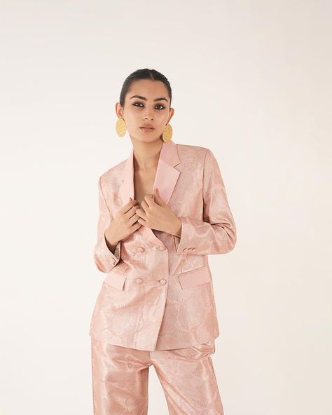 Classiness has got a new edge to it! 🔥🩷 Ft. Kaizen Silk Pant Suit in soft baby pink🤌🏼 Shop and explore more styles on our website www.shriyasinghi.com . . . . #shriyasinghi #silkpantsuit #pantsuit #banarasisilk #indianfusionwear #occasionwear #powerdressing #shopthelook #indiandesigners #banaras Silk Pant Suit, Silk Pant, Coord Set, Style Blazer, Crop Blazer, Power Dressing, Pant Suit, Pant Length, Silk Pants