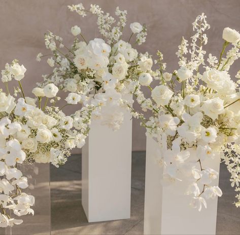 Wedding Arbor With Chandelier, Wedding Ceremony Vases, Welcome Table Arrangement Wedding, Floral Alter Arrangements, Pedestal Wedding Flowers, White Flowers Wedding Ceremony, Ceremony Florals On Stands, Wedding Pillar Flowers, Modern White Bridal Bouquet