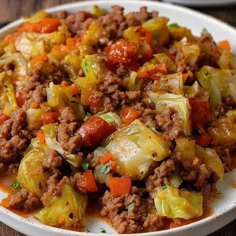 Cabbage and Minced Meat Cabbage Minced Meat, Cabbage And Minced Beef, Mince And Cabbage Recipes, Cabbage And Minced Meat, Baked Apple Fritters Recipe, Minced Meat Recipes, Mincemeat Recipes, Cooking Cabbage, Apple Fritters Recipe