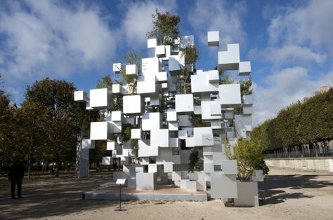 Japanese architect Sou Fujimoto exhibited an inhabitable sculpture of stacked and suspended aluminum cubes as part of the FIAC art fair in the Parisian Jardins des Tuileries’ gardens. The installation, “Many Small Cubes” is his first project in Paris and was commissioned by the Philippe Gravier art gallery as an exploration of nomadic structures and Sou Fujimoto’s concept of bringing architecture closer to nature.    © Marc Domage Cubes Architecture, Parisian Art, Sou Fujimoto, Toyo Ito, Japanese Architect, Norman Foster, Space Architecture, Sculpture Installation, Facade Design