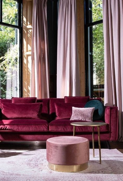 Viva Magenta: The Color That Will Spice Up Your Home Burgundy Living Room, Office Interior Design Modern, Gold Living Room, Pink Living Room, New Living Room, Elegant Chic, Design Living, Design Case, Living Room Inspiration