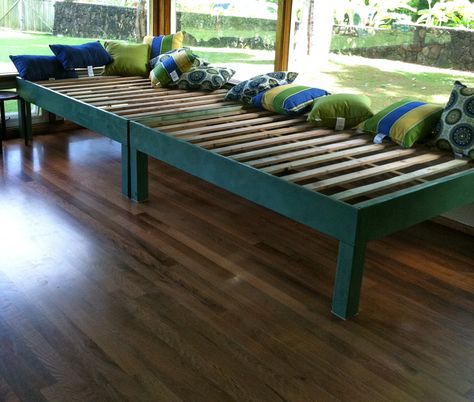 Indoor Punee/ Daybed Lanai Ideas, Hawaii Decor, Bed Frame Plans, Hawaii Style, Cabinet Bed, Furniture Redo, Toy Box, Redo Furniture, Book Shelf