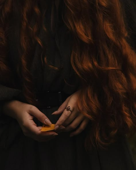 Jolene Aesthetic, Red Hair Princess, Vintage Halloween Costumes, Dark Red Hair, Adventure Inspiration, Long Red Hair, Auburn Hair, Princess Aesthetic, Witch Aesthetic